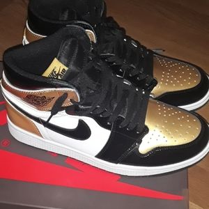 Air Jordan Retro High OG NRG Patent Gold Toe